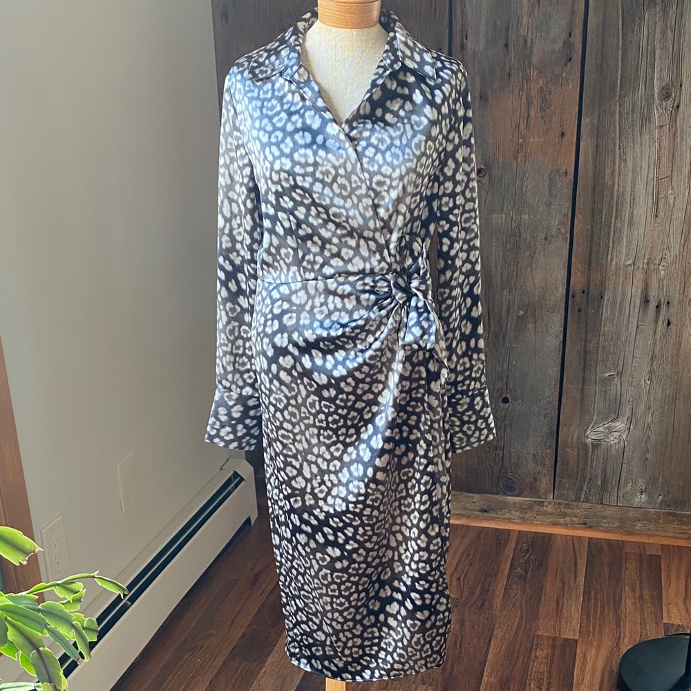Worthington Animal print long sleeve silky maxi wrap dress Sz S black grey white